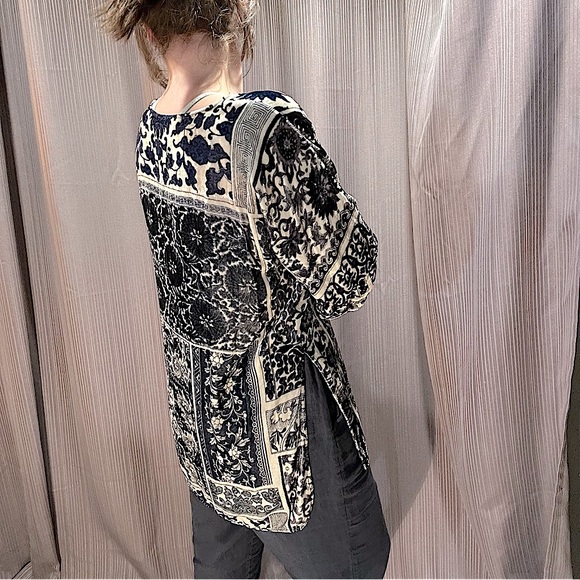 Johnny Was velvet tunic top cream and navy // small - Picture 2 of 15